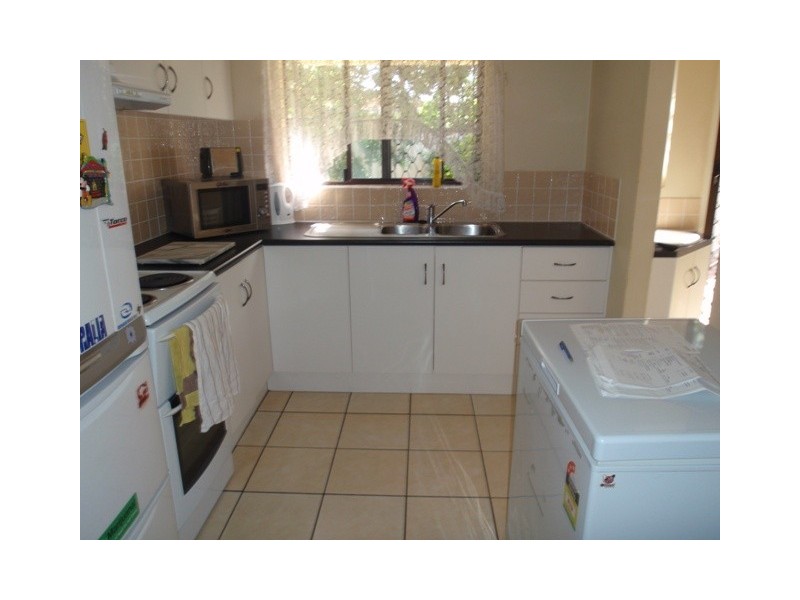 2/37 Saleng Crescent, Warana QLD 4575