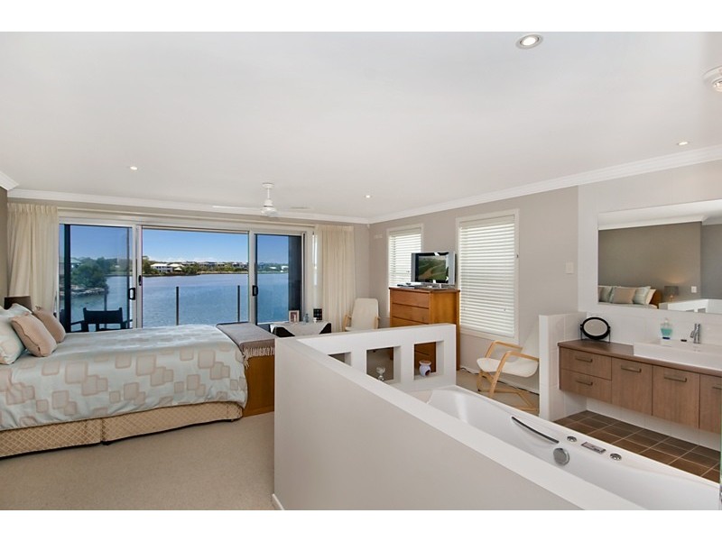 14 Staysail Place, Twin Waters QLD 4564