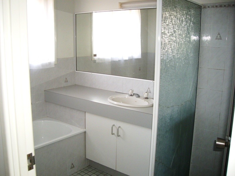 27 Balyarta Crescent, Mooloolaba QLD 4557