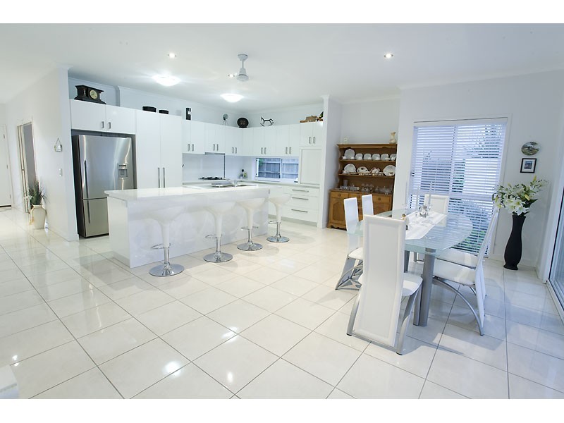 12 Tarawa Street, Kawana Island QLD 4575