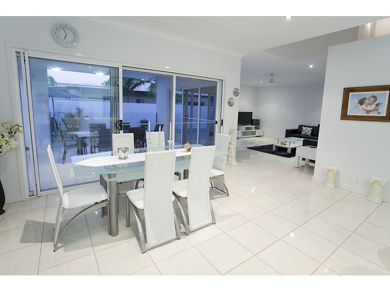 12 Tarawa Street, Kawana Island QLD 4575