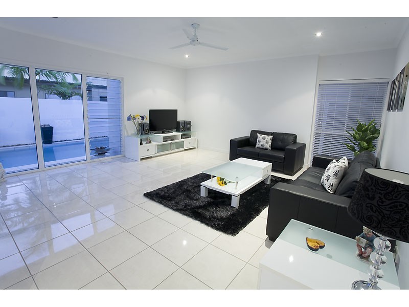 12 Tarawa Street, Kawana Island QLD 4575