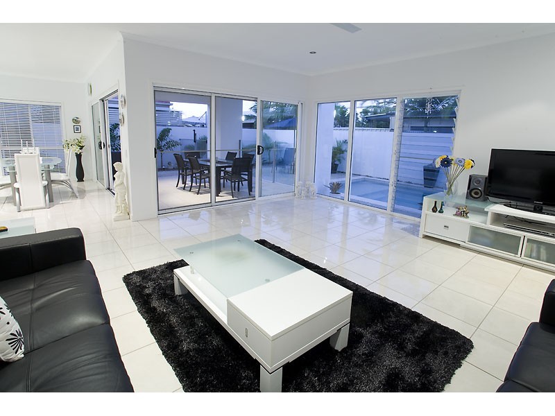 12 Tarawa Street, Kawana Island QLD 4575
