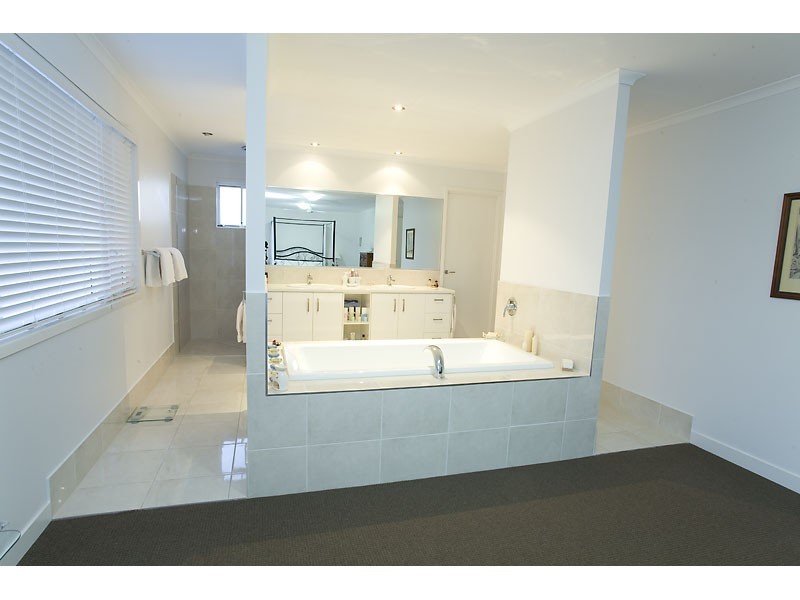 12 Tarawa Street, Kawana Island QLD 4575