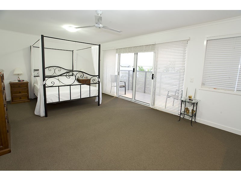 12 Tarawa Street, Kawana Island QLD 4575