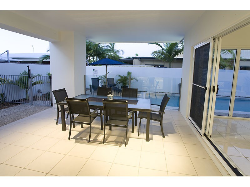 12 Tarawa Street, Kawana Island QLD 4575