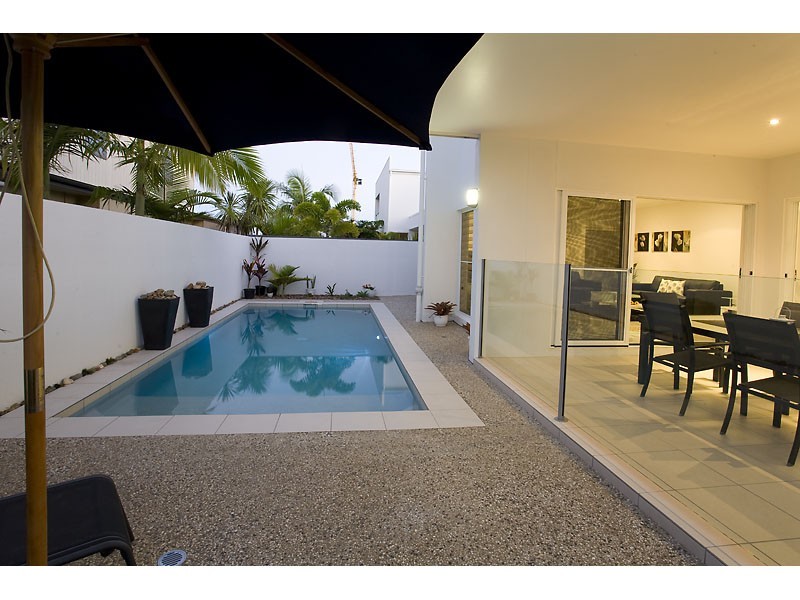 12 Tarawa Street, Kawana Island QLD 4575