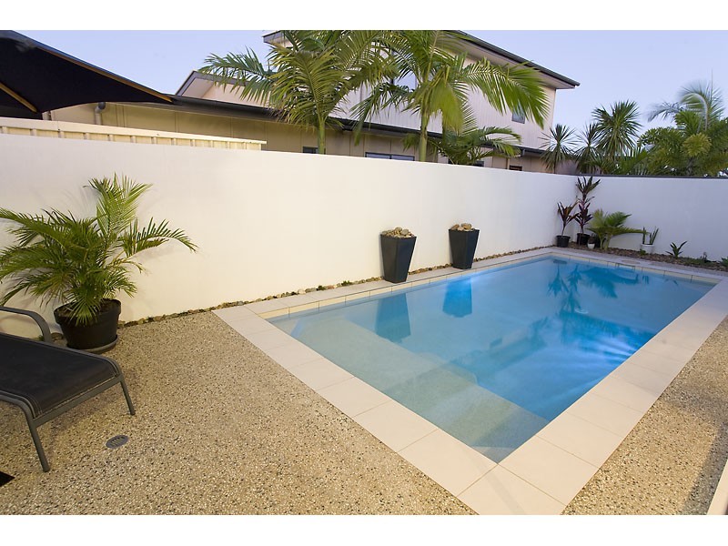 12 Tarawa Street, Kawana Island QLD 4575