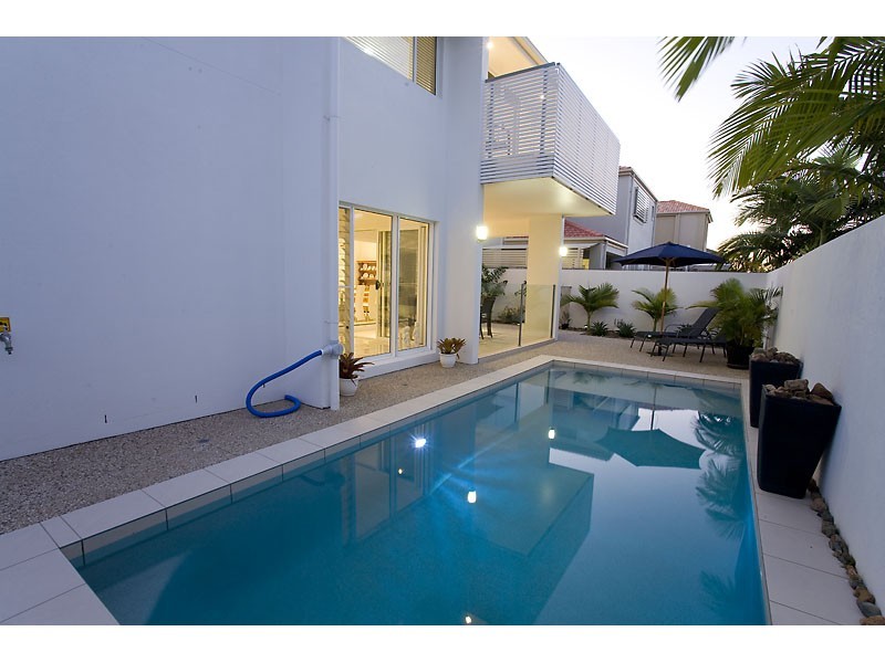 12 Tarawa Street, Kawana Island QLD 4575