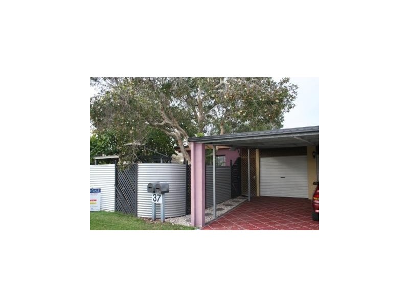 37 Saleng Crescent, Warana QLD 4575