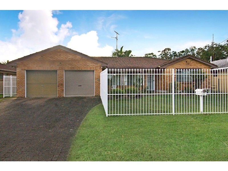 140 Goonawarra Drive, Mooloolaba QLD 4557