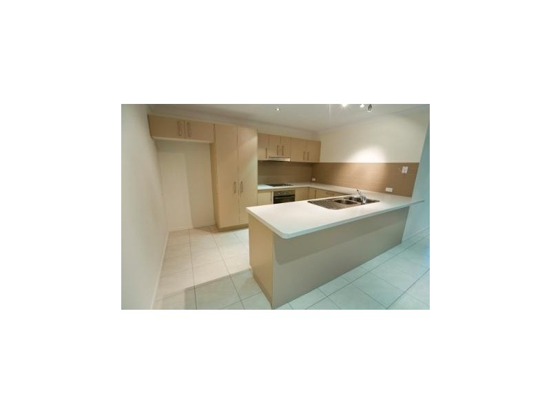 2/ 126 Grand Parade, Parrearra QLD 4575