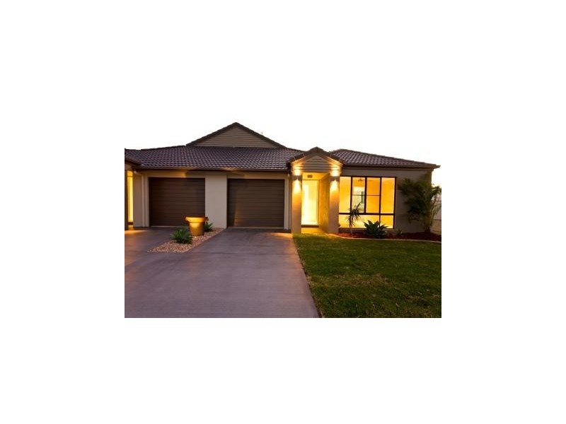 2/ 126 Grand Parade, Parrearra QLD 4575
