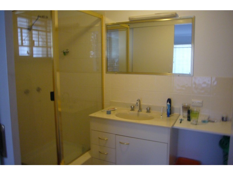 1/2 Goonawarra Drive, Mooloolaba QLD 4557