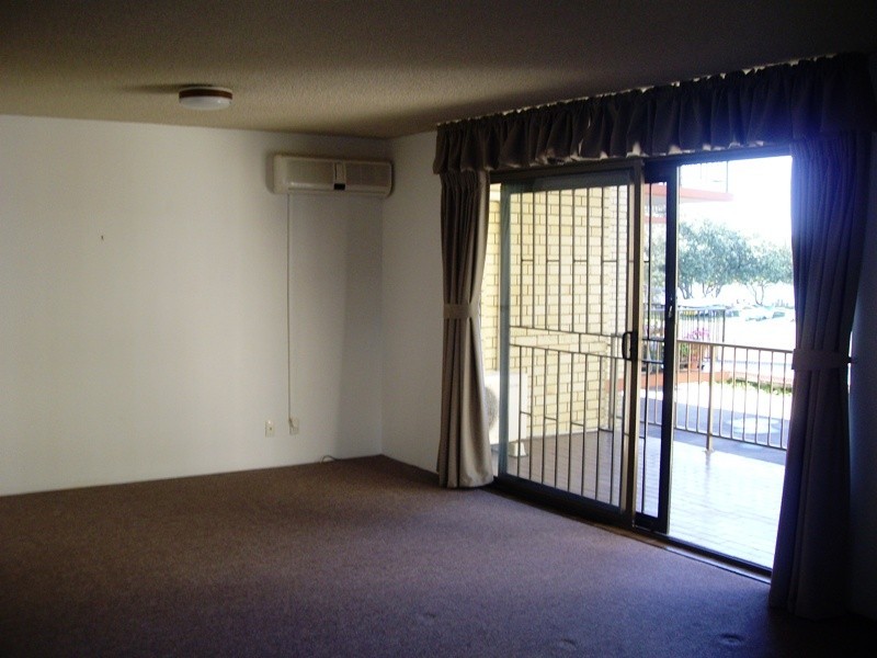 1/7  Landsborough Parade, Golden Beach QLD 4551