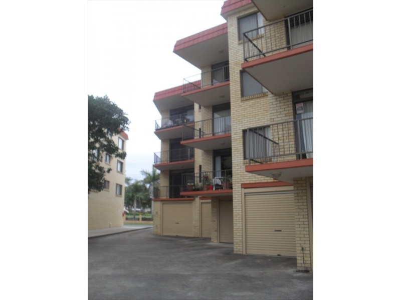 1/7  Landsborough Parade, Golden Beach QLD 4551