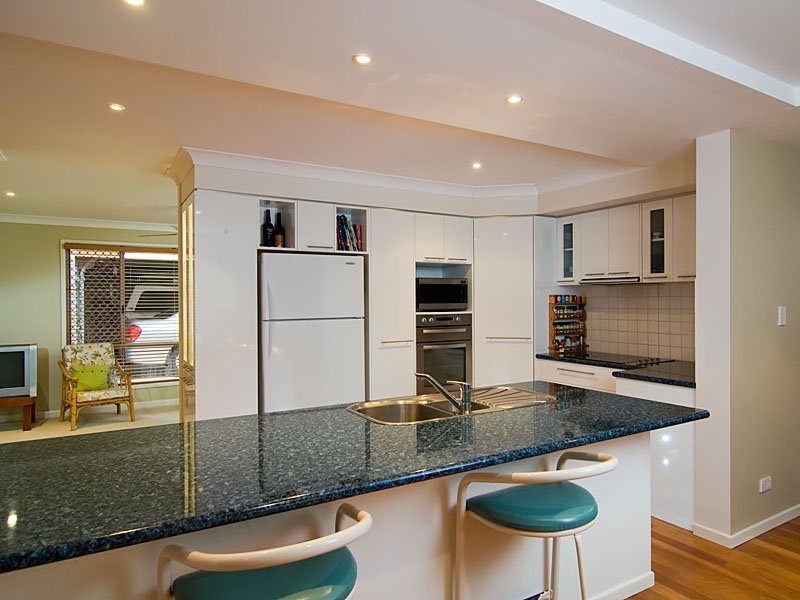 65 Oloway Crescent, Alexandra Headland QLD 4572