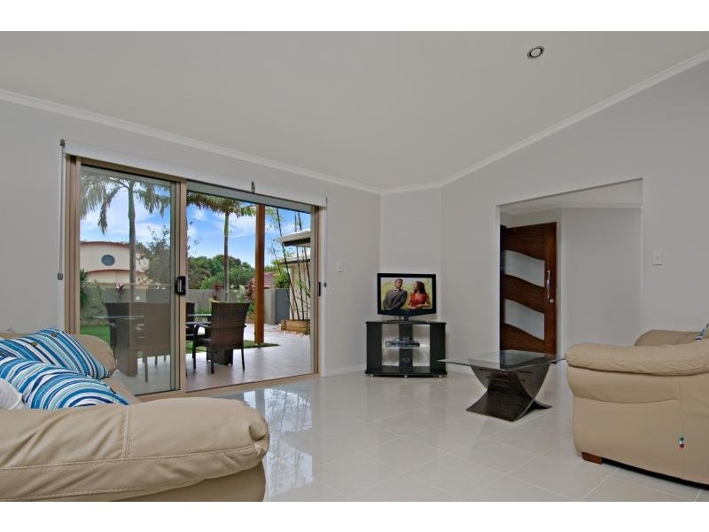 184 Oceanic Drive, Warana QLD 4575