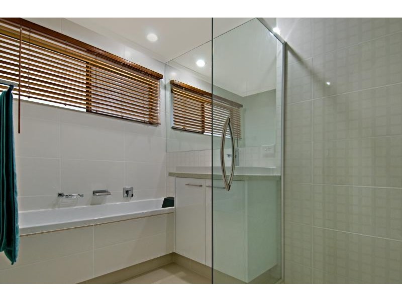 184 Oceanic Drive, Warana QLD 4575