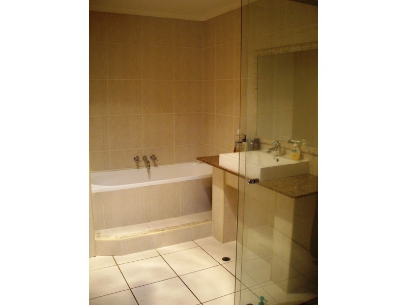 2/32 Kalinda Avenue, Mooloolaba QLD 4557