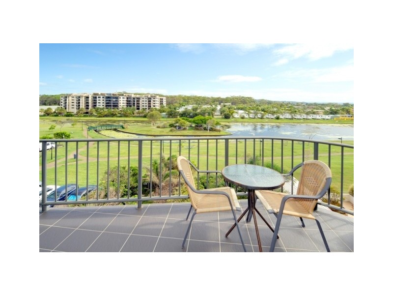 Unit 401 122 Alexandra Parade, Alexandra Headland QLD 4572