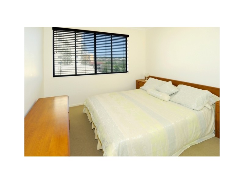 Unit 401 122 Alexandra Parade, Alexandra Headland QLD 4572