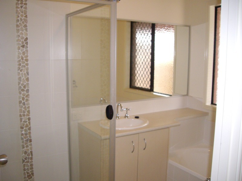 17 Irving Place, Sippy Downs QLD 4556