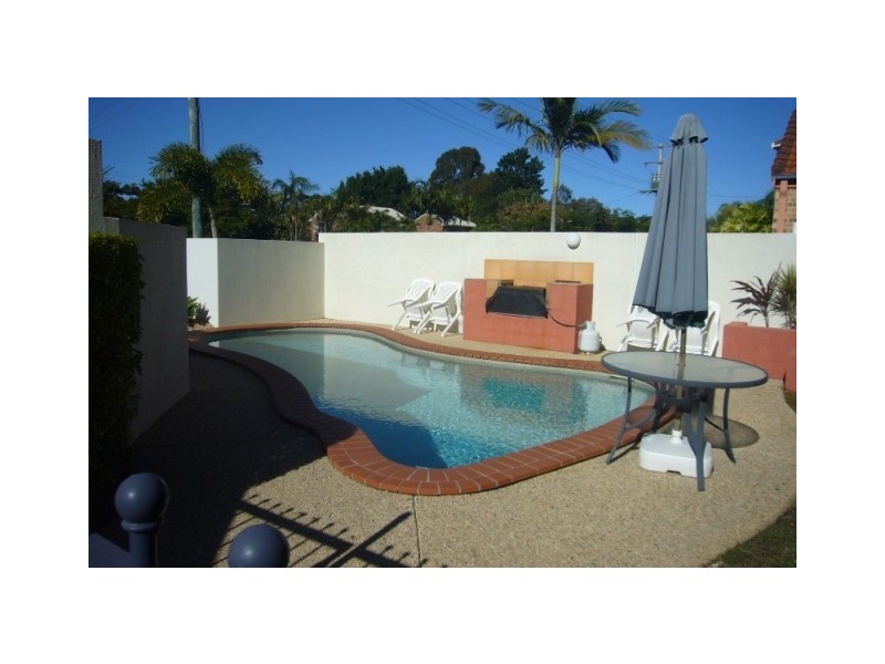 2/6 Broadmeadows Road, Maroochydore QLD 4558