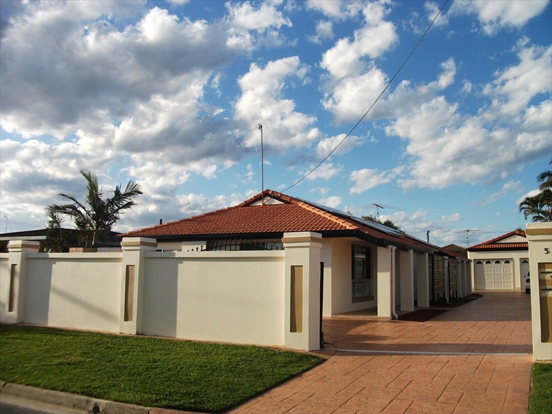 1/5 Mirrool Street, Warana QLD 4575