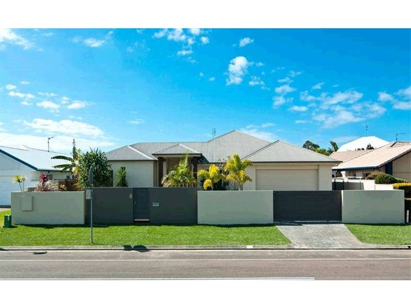 102 Maroochy Waters Drive, Maroochydore QLD 4558