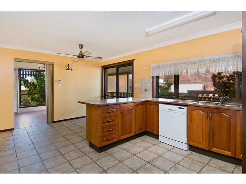 1 Warrina Court, Mooloolaba QLD 4557