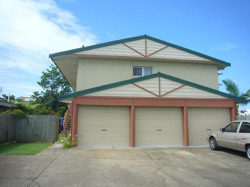 1/2 Goonawarra Drive, Mooloolaba QLD 4557