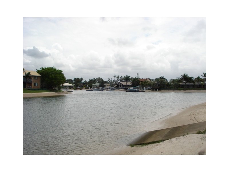 2 / 11-13 Pangarinda Place, Mooloolaba QLD 4557