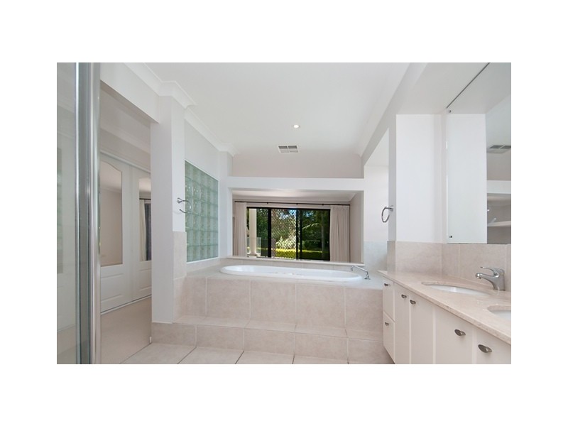 8 Pampling Place, Twin Waters QLD 4564