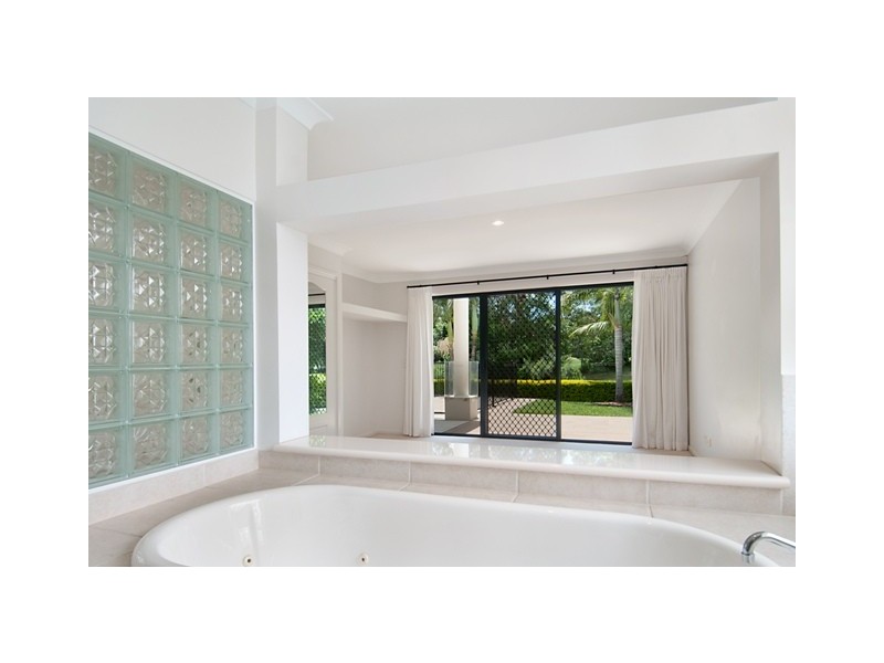 8 Pampling Place, Twin Waters QLD 4564