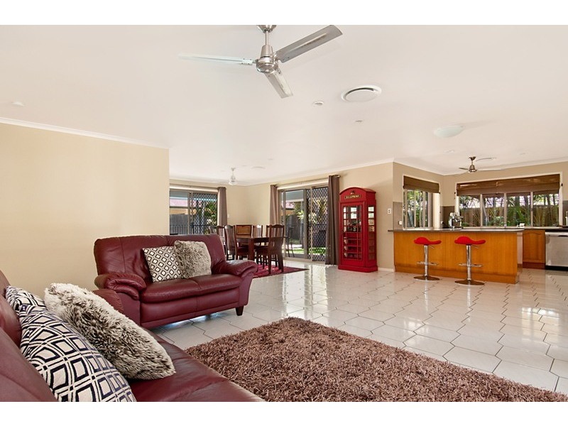 8 White Dove Court, Wurtulla QLD 4575
