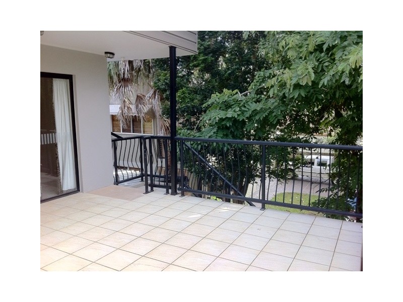 2/5 Tombarra Street, Mooloolaba QLD 4557