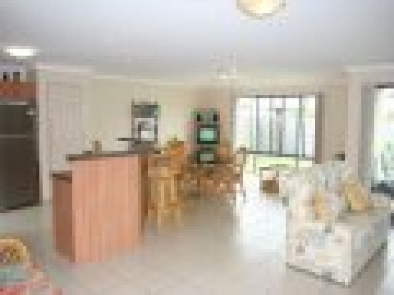18 Maui Court, Kawana Island QLD 4575