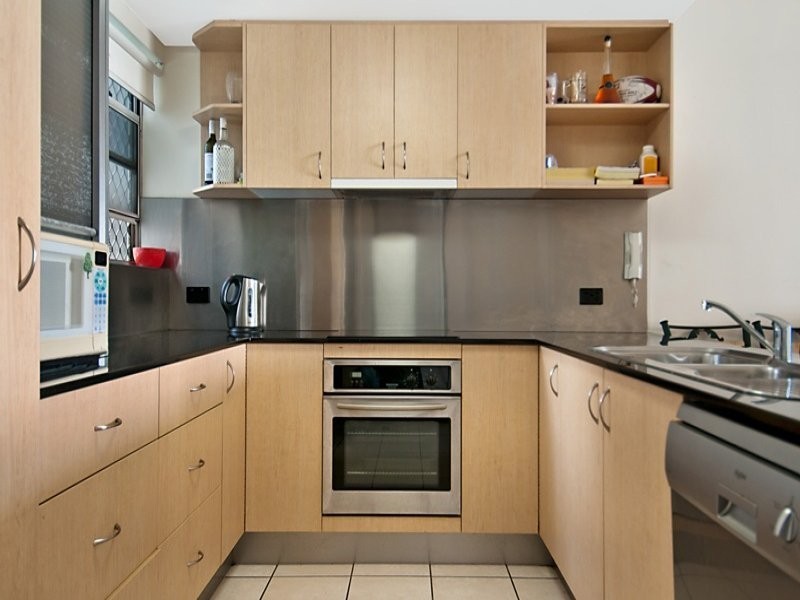 Unit 4 ‘St Minivers’ 15 Boolarong Crescent, Alexandra Headland QLD 4572
