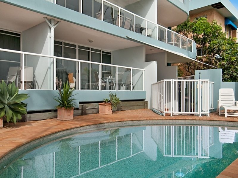 Unit 4 ‘St Minivers’ 15 Boolarong Crescent, Alexandra Headland QLD 4572
