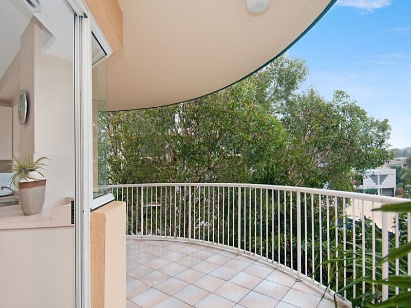 Unit 4/Seashells 12 Burnett Street, Mooloolaba QLD 4557