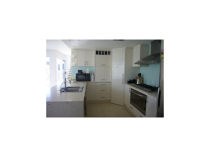 19 Bahamas Circuit, Kawana Island QLD 4575
