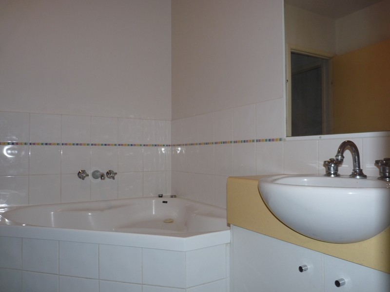 Unit 8 Caribbean Brisbane Road, Mooloolaba QLD 4557