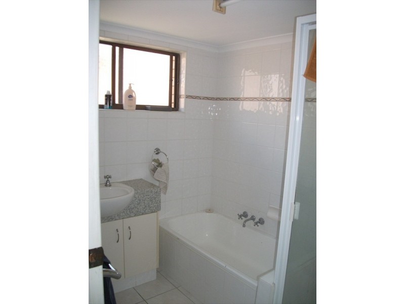 4/61 Bradman Avenue, Maroochydore QLD 4558