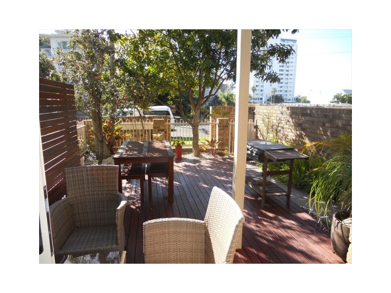 2/42 Fifth Avenue, Maroochydore QLD 4558