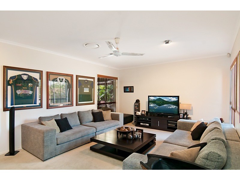 102 Karawatha Drive, Mountain Creek QLD 4557