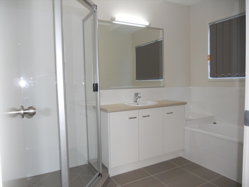 1/240 Broadwater Avenue West, Maroochydore QLD 4558