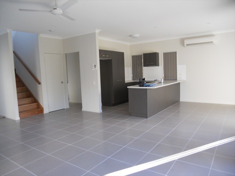 2/240 Broadwater Avenue West, Maroochydore QLD 4558