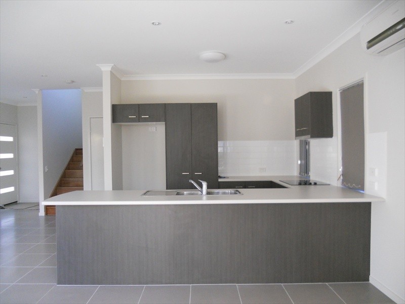 2/240 Broadwater Avenue West, Maroochydore QLD 4558