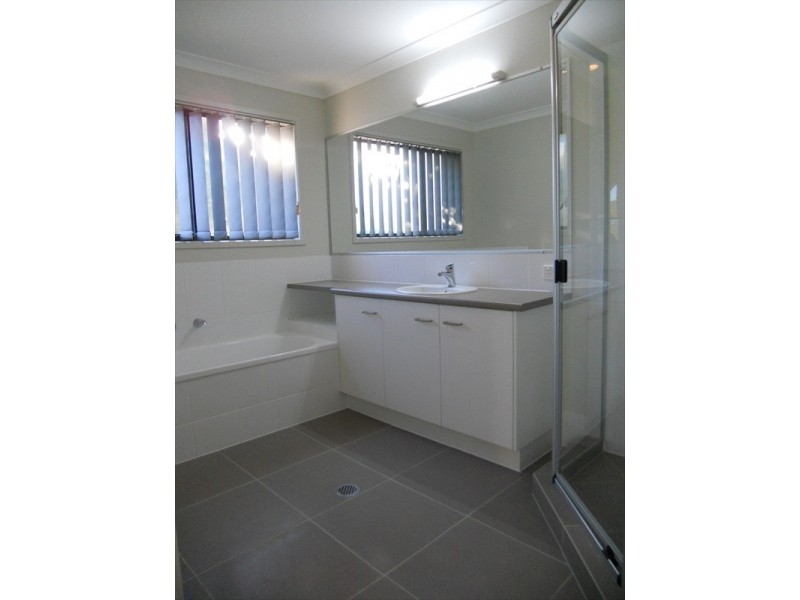 2/240 Broadwater Avenue West, Maroochydore QLD 4558